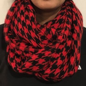 Red and black houndstooth infinity scarf